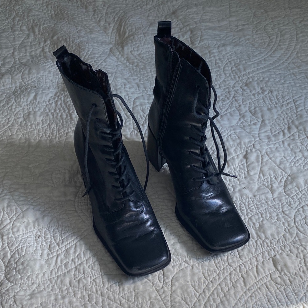 Vintage Nine West Square Toe Heel